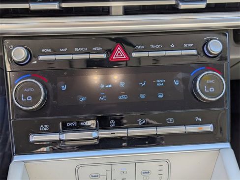 Used 2025 Hyundai Santa Fe SEL image 18