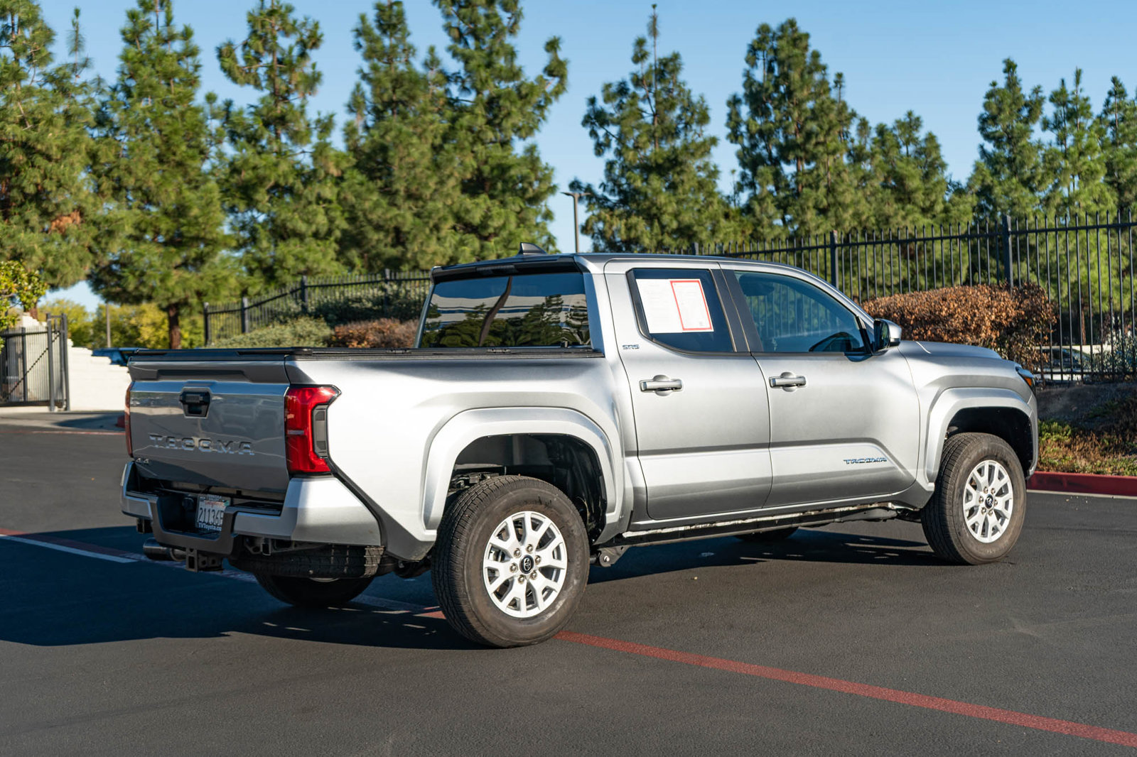 Certified 2025 Toyota Tacoma SR5 AWD/4WD image 9