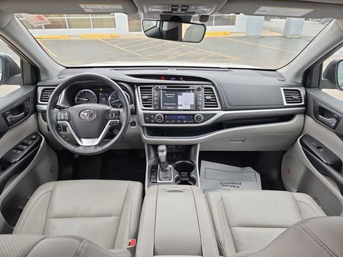 Used 2019 Toyota Highlander Limited Platinum AWD/4WD image 25