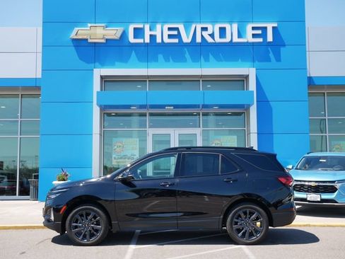 Used 2024 Chevrolet Equinox RS AWD/4WD image 2