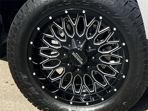 Used 2022 Chevrolet Silverado 1500 High Country w/ Technology Package image 10