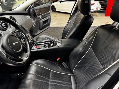Used 2016 Jaguar XJ R-Sport image 32