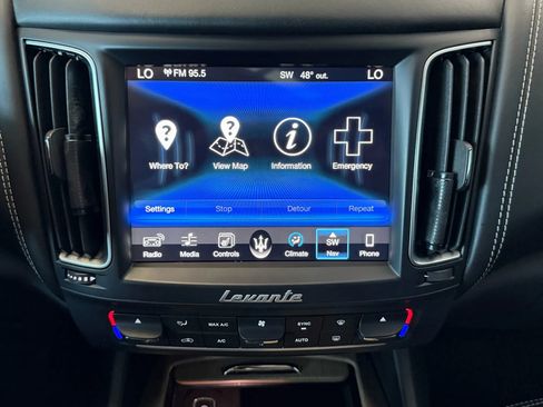 Used 2017 Maserati Levante w/ Luxury Package image 16