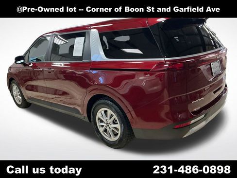 Used 2024 Kia Carnival LX FWD image 4