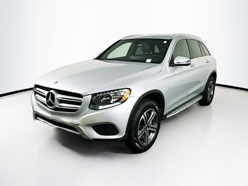 Used 2017 Mercedes-Benz GLC 300 4MATIC image 3