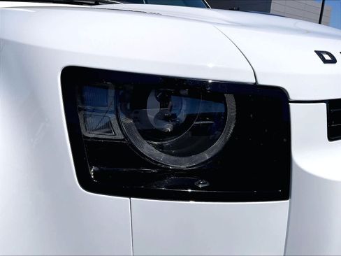 Used 2025 Land Rover Defender 110 V8 AWD/4WD image 31