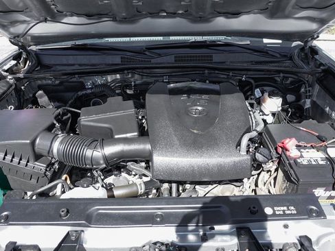 Used 2018 Toyota Tacoma SR5 image 10