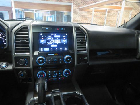 Used 2016 Ford F150 Platinum w/ Equipment Group 701A Luxury image 46