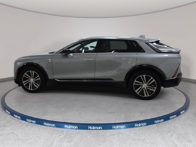 Certified 2024 Cadillac Lyriq Luxury AWD/4WD image 8