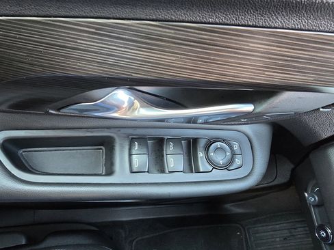 Used 2024 GMC Terrain SLE image 17