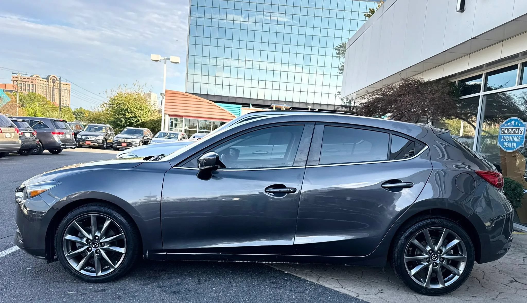 Used 2018 MAZDA MAZDA3 Touring FWD image 4