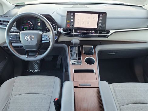 Used 2023 Toyota Sienna LE image 15