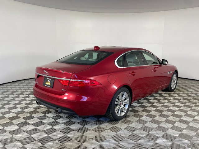 Used 2016 Jaguar XF Premium RWD image 25