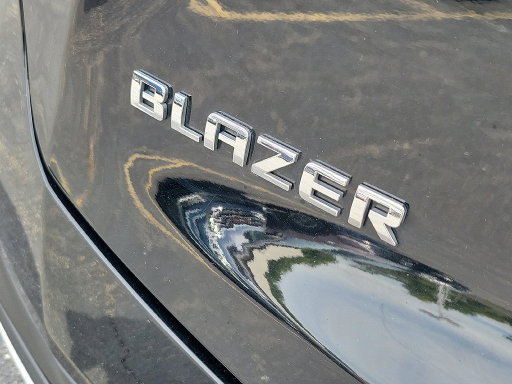Used 2025 Chevrolet Blazer LT FWD image 8