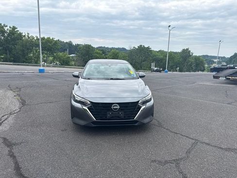 Used 2024 Nissan Sentra SV FWD image 3