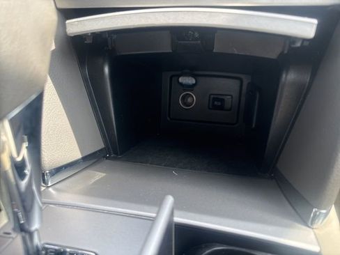 Used 2010 Toyota Camry LE image 28