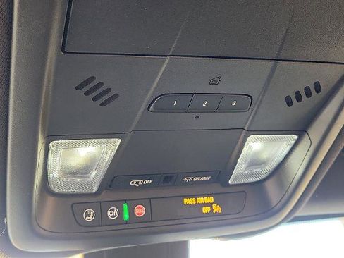 Used 2023 Chevrolet Equinox Premier image 29