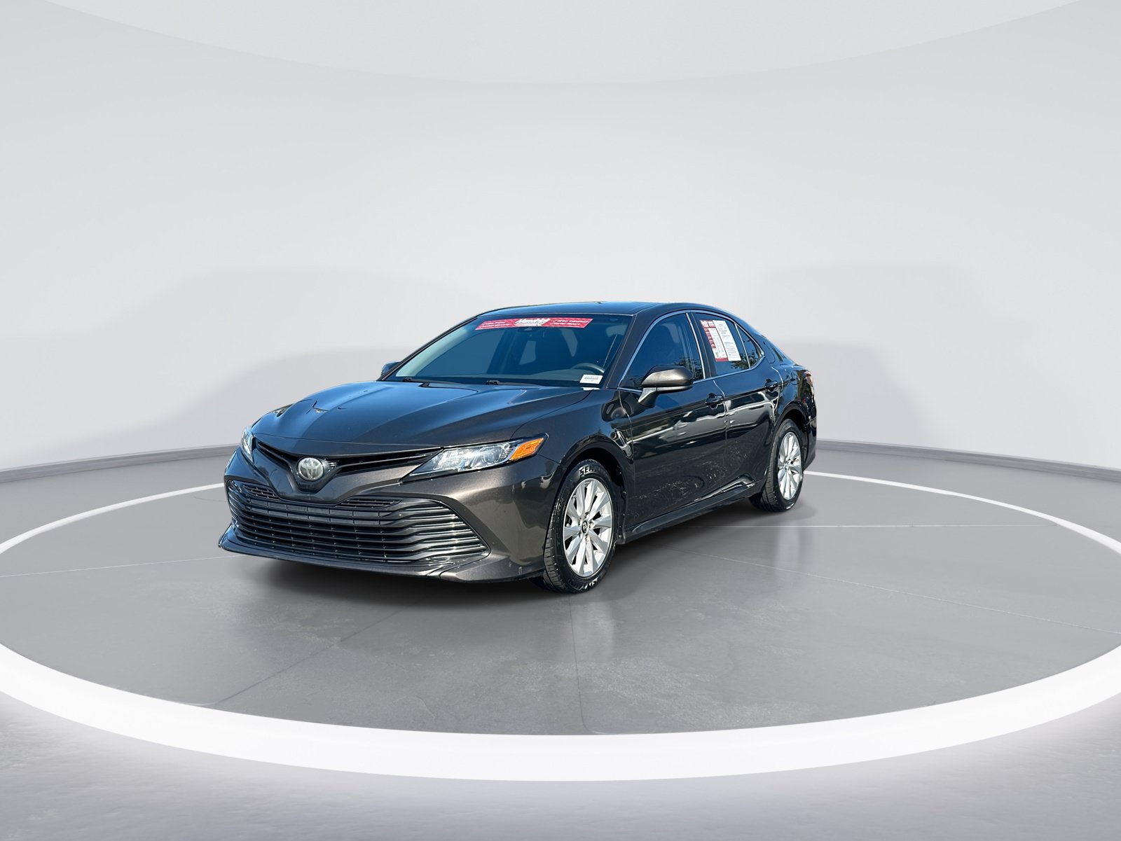 Used 2018 Toyota Camry LE FWD image 5