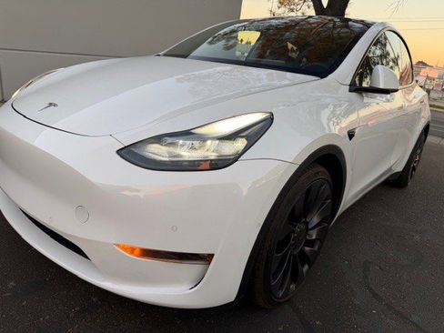 Used 2022 Tesla Model Y Performance image 5