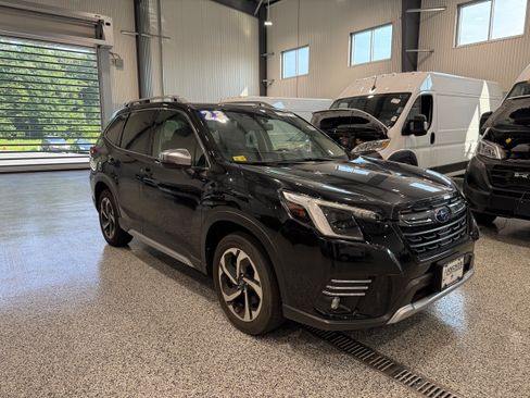 Used 2023 Subaru Forester Touring AWD/4WD image 3