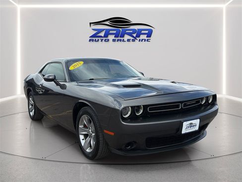 Used 2015 Dodge Challenger SXT RWD image 10