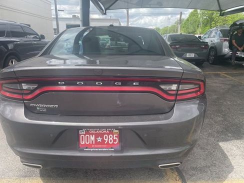 Used 2022 Dodge Charger SXT image 2