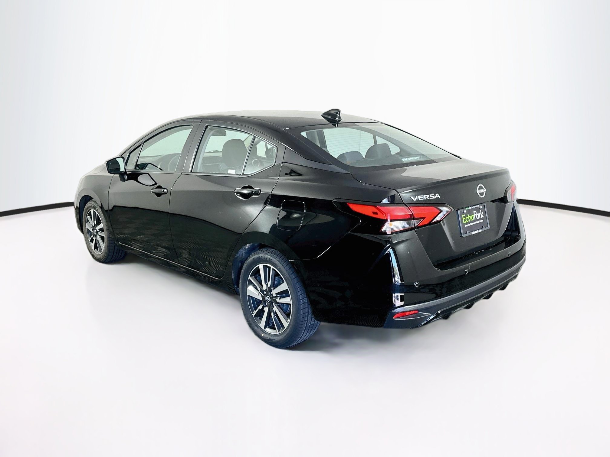 Used 2025 Nissan Versa SV FWD image 5