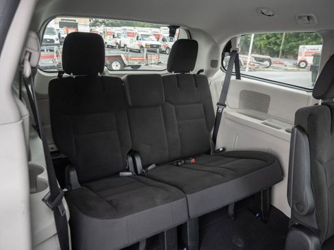 Used 2018 Dodge Grand Caravan SE w/ UConnect Hands-Free Group FWD image 33