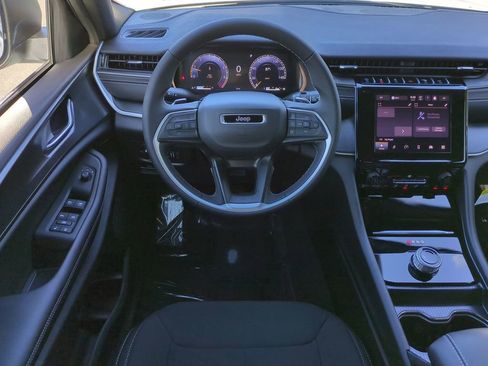 New 2025 Jeep Grand Cherokee Laredo AWD/4WD image 16
