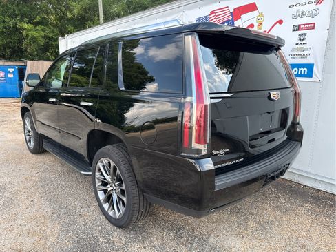 Used 2020 Cadillac Escalade Luxury w/ Escalade Sport Edition AWD/4WD image 8