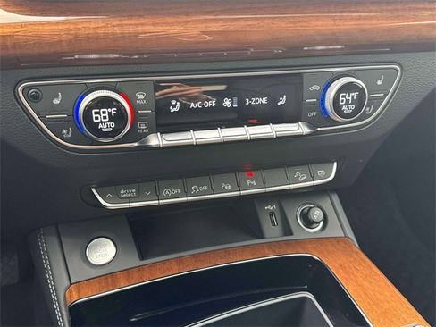 Used 2023 Audi Q5 2.0T Prestige w/ Prestige Package image 33
