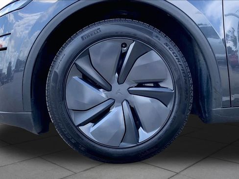 Used 2026 Tesla Model Y 2WD image 9