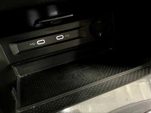 Used 2024 Volkswagen Tiguan SE image 34