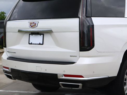 Used 2025 Cadillac Escalade Premium Luxury RWD image 11