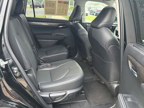 Used 2023 Toyota Highlander Limited AWD/4WD image 13