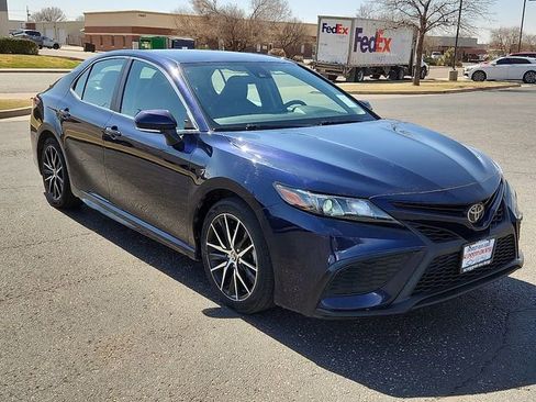 Used 2022 Toyota Camry SE image 6
