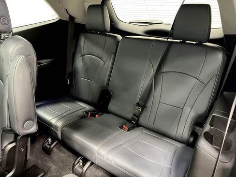 Used 2018 Buick Enclave Essence image 29