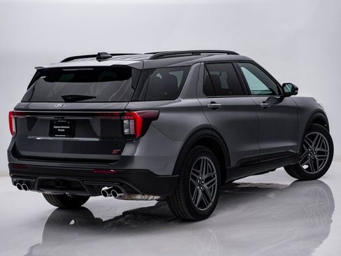 Used 2025 Ford Explorer ST image 11