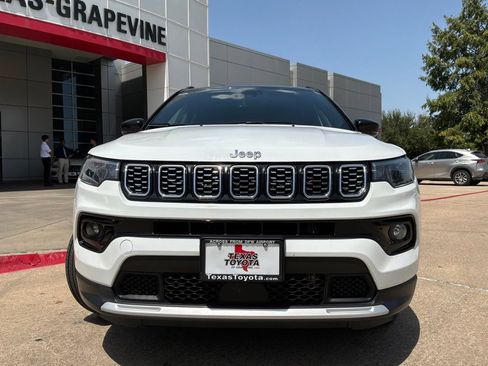 Used 2025 Jeep Compass Limited AWD/4WD image 3