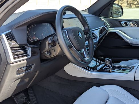 Used 2023 BMW X5 xDrive40i w/ Premium Package image 12