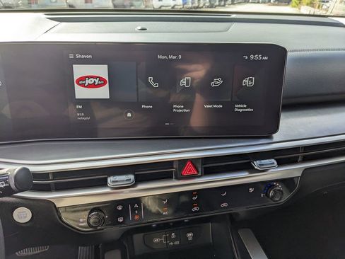 Certified 2025 Kia Sorento LX image 24