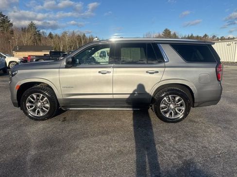Used 2022 Chevrolet Tahoe LT w/ LT Signature Package AWD/4WD image 3