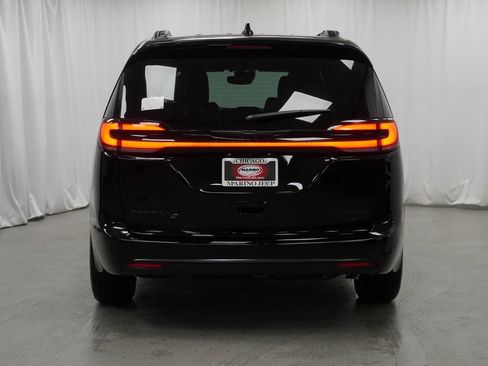 New 2026 Chrysler Pacifica Limited w/ S Appearance Package image 11