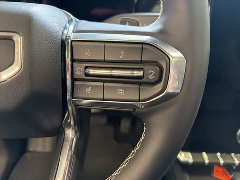 Used 2025 GMC Acadia Denali image 19