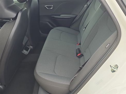 New 2025 Kia K4 LXS image 18