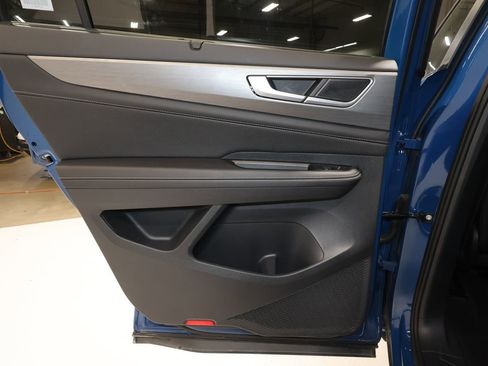 Used 2025 Volkswagen Atlas Cross Sport SE image 19