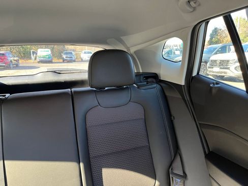 Used 2025 Chevrolet Trax LT image 35