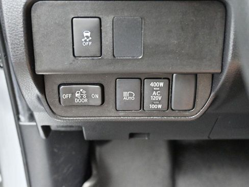 Used 2022 Toyota Tacoma TRD Off-Road w/ Technology Package AWD/4WD image 26