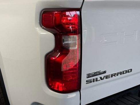 Used 2023 Chevrolet Silverado 2500 LT image 34