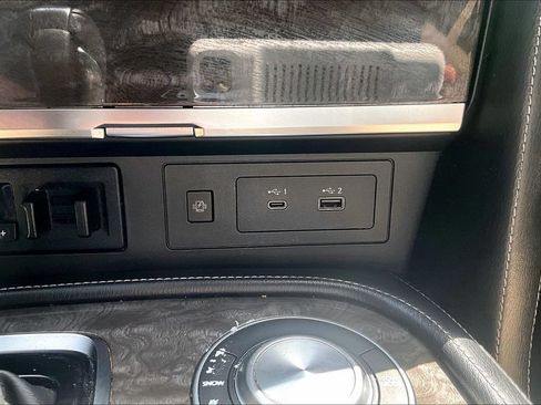 Used 2022 Nissan Armada Platinum w/ Captain's Chairs Package RWD image 33